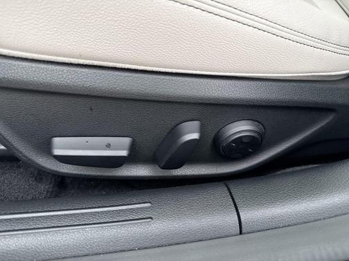 2025 Genesis G70 2.5T RWD