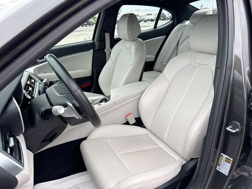 2025 Genesis G70 2.5T RWD