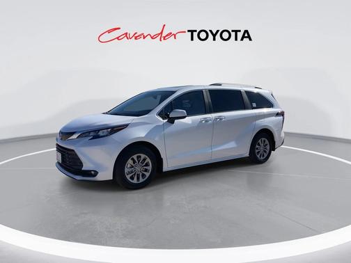 2025 Toyota Sienna XLE