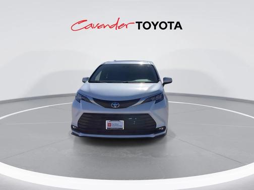 2025 Toyota Sienna XLE