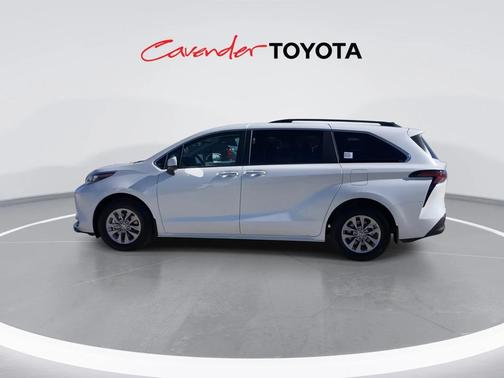 2025 Toyota Sienna XLE