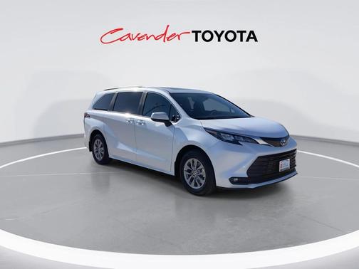 2025 Toyota Sienna XLE