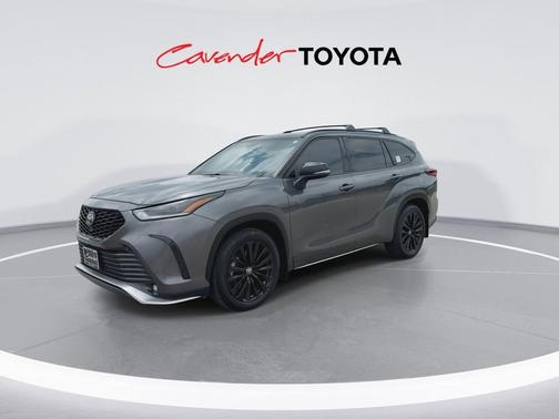 Magnetic Gray Metallic 2023 Toyota Highlander XSE