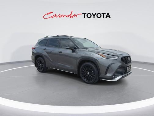 Magnetic Gray Metallic 2023 Toyota Highlander XSE