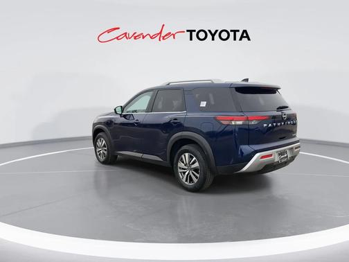 2025 Nissan Pathfinder SL 4WD