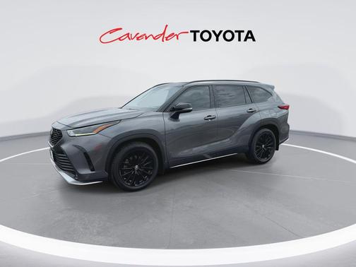 Magnetic Gray Metallic 2023 Toyota Highlander XSE