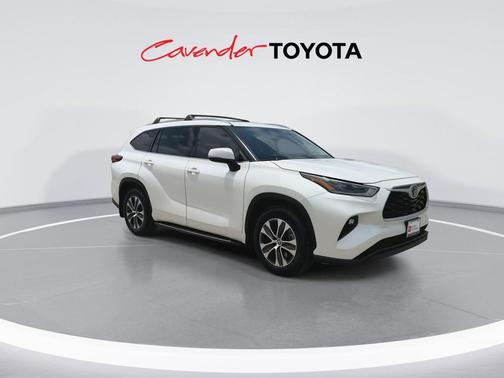 Blizzard Pearl 2021 Toyota Highlander XLE
