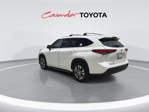 Blizzard Pearl 2021 Toyota Highlander XLE