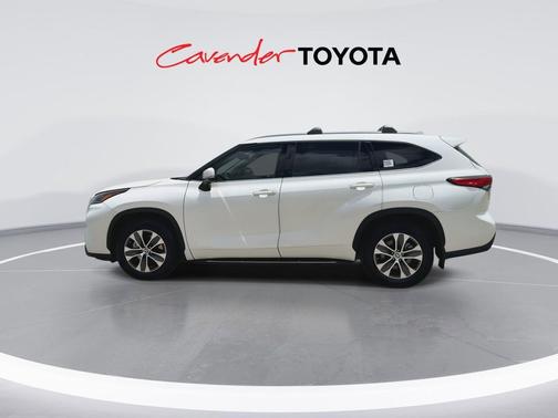 Blizzard Pearl 2021 Toyota Highlander XLE