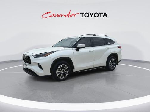 Blizzard Pearl 2021 Toyota Highlander XLE