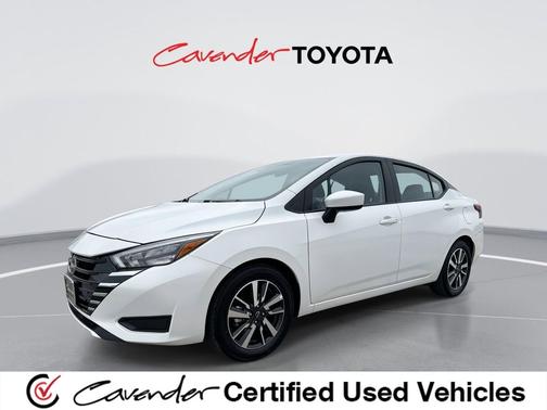 Aspen White Tricoat 2025 Nissan Versa 1.6 SV