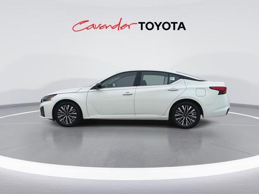 Glacier White 2025 Nissan Altima 2.5 SV