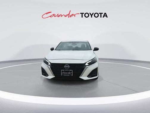 Glacier White 2025 Nissan Altima 2.5 SV