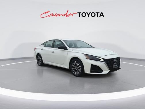 Glacier White 2025 Nissan Altima 2.5 SV
