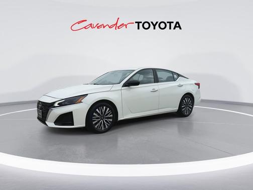 Glacier White 2025 Nissan Altima 2.5 SV