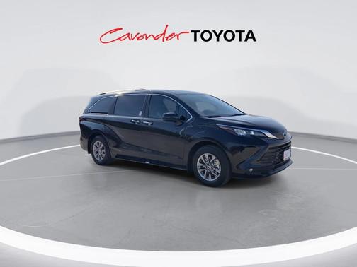 2025 Toyota Sienna XLE