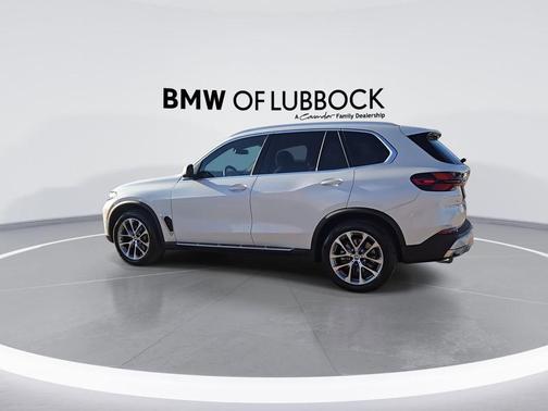 Mineral White Metallic 2026 BMW X5 sDrive40i