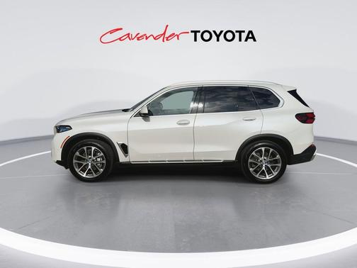 Mineral White Metallic 2026 BMW X5 sDrive40i