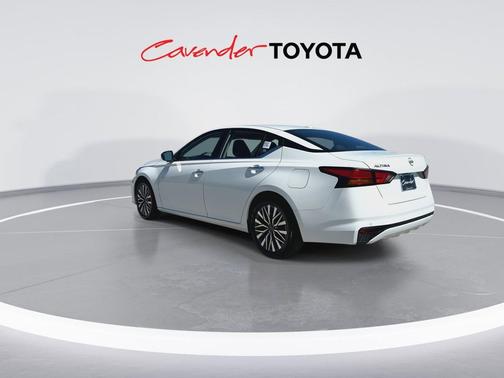 Glacier White 2025 Nissan Altima 2.5 SV