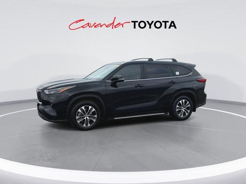 Midnight Black Metallic 2023 Toyota Highlander XLE