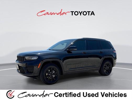 Diamond Black Crystal Pearlcoat 2025 Jeep Grand Cherokee Altitude