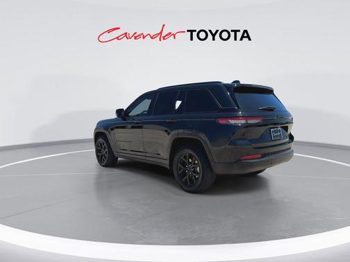 Diamond Black Crystal Pearlcoat 2025 Jeep Grand Cherokee Altitude
