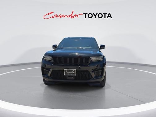Diamond Black Crystal Pearlcoat 2025 Jeep Grand Cherokee Altitude