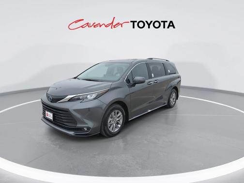 2025 Toyota Sienna XLE