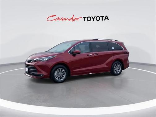 2025 Toyota Sienna XLE 8 Passenger