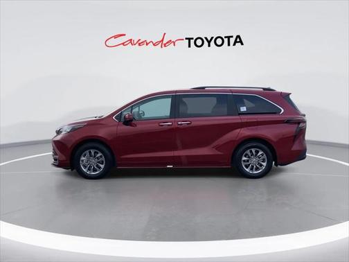 2025 Toyota Sienna XLE 8 Passenger