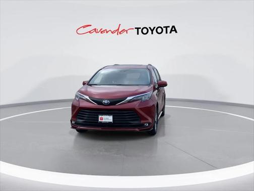 2025 Toyota Sienna XLE 8 Passenger