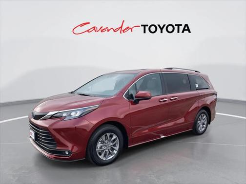 2025 Toyota Sienna XLE 8 Passenger