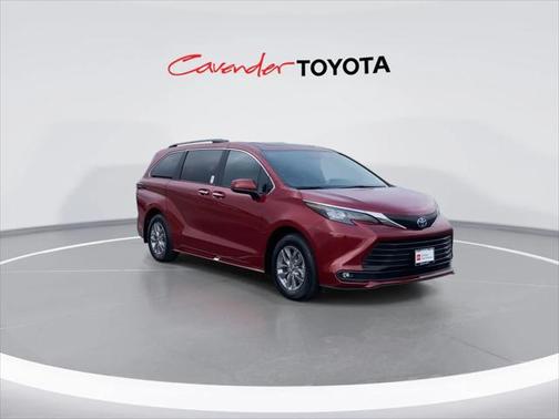 2025 Toyota Sienna XLE 8 Passenger