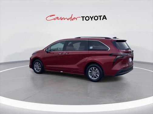 2025 Toyota Sienna XLE 8 Passenger