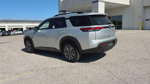 2025 Nissan Pathfinder SV FWD
