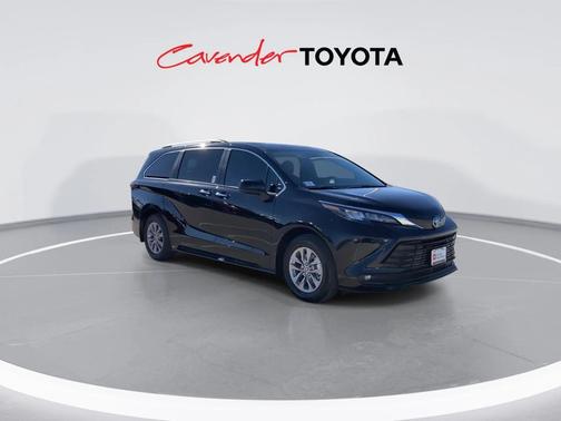 2025 Toyota Sienna XLE