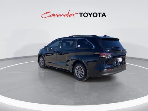 2025 Toyota Sienna XLE