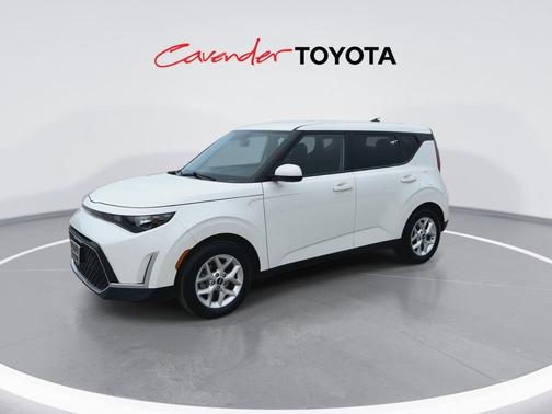 Snow White Pearl 2025 Kia Soul LX