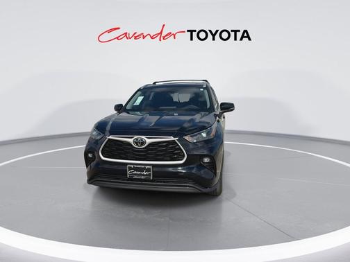 Midnight Black Metallic 2026 Toyota Highlander Hybrid XLE