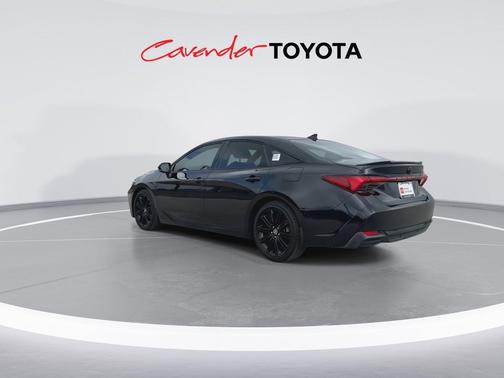 Midnight Black Metallic 2022 Toyota Avalon Hybrid XSE