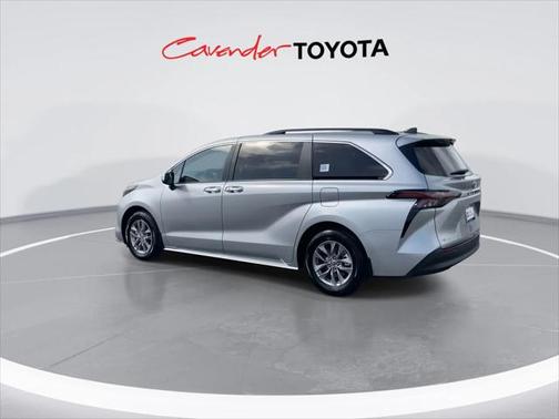 2025 Toyota Sienna XLE 8 Passenger