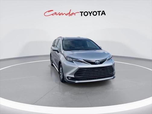 2025 Toyota Sienna XLE 8 Passenger