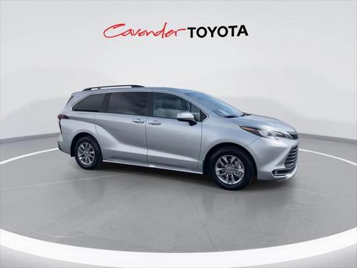 2025 Toyota Sienna XLE 8 Passenger