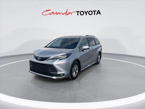 2025 Toyota Sienna XLE 8 Passenger