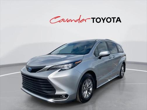 2025 Toyota Sienna XLE 8 Passenger