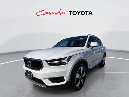 2020 Volvo XC40 T5 Momentum