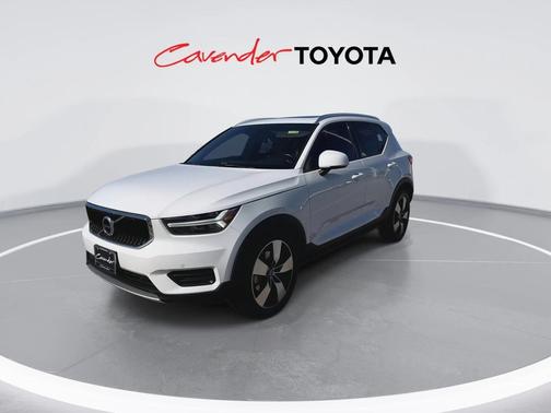 2020 Volvo XC40 T5 Momentum