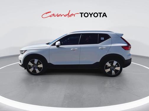 2020 Volvo XC40 T5 Momentum