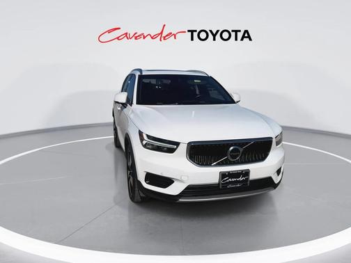2020 Volvo XC40 T5 Momentum