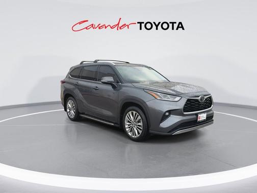 Magnetic Gray Metallic 2025 Toyota Highlander Platinum